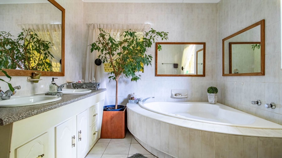 5 Bedroom Property for Sale in Eden Glen Gauteng