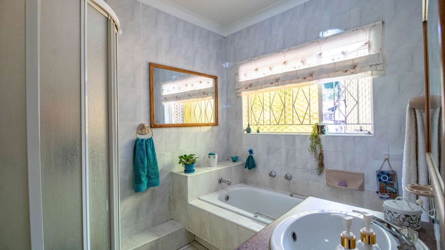 5 Bedroom Property for Sale in Eden Glen Gauteng