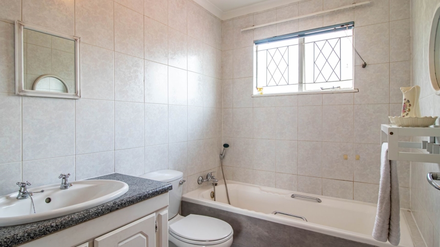 5 Bedroom Property for Sale in Eden Glen Gauteng