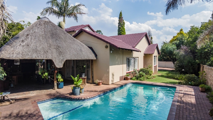5 Bedroom Property for Sale in Eden Glen Gauteng