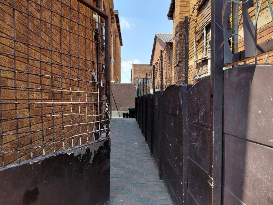 10 Bedroom Property for Sale in Actonville Gauteng