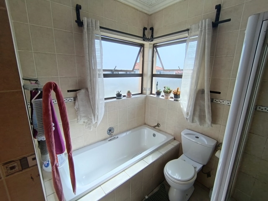 3 Bedroom Property for Sale in Sonneveld Gauteng