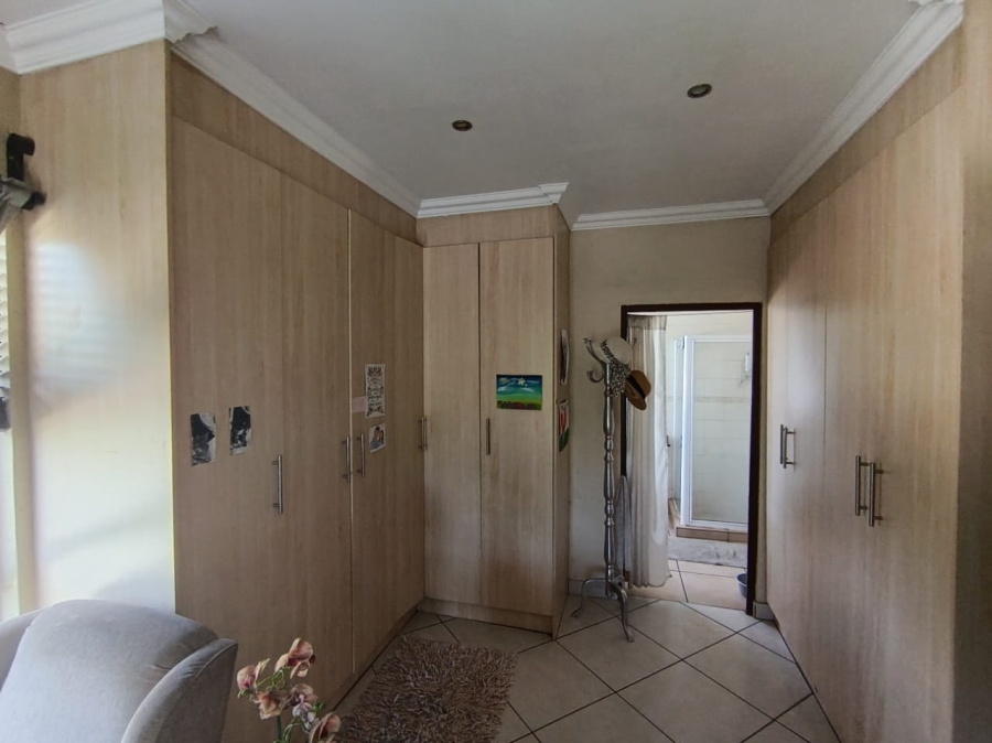 3 Bedroom Property for Sale in Sonneveld Gauteng