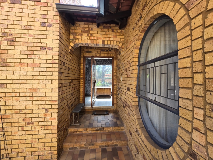 4 Bedroom Property for Sale in Sonneveld Gauteng