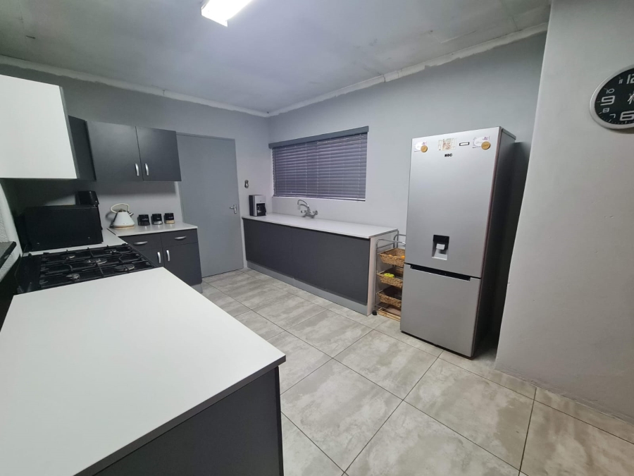 4 Bedroom Property for Sale in Sonneveld Gauteng