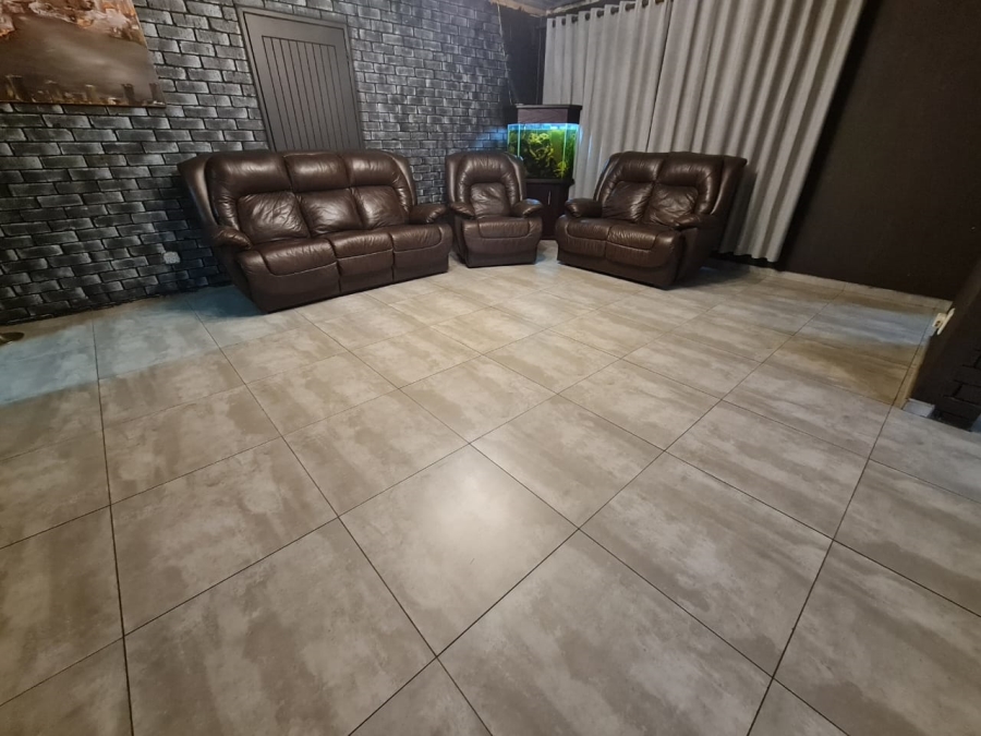 4 Bedroom Property for Sale in Sonneveld Gauteng