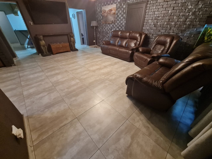 4 Bedroom Property for Sale in Sonneveld Gauteng