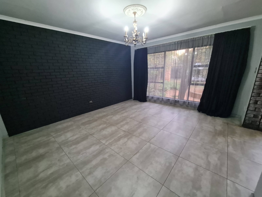 4 Bedroom Property for Sale in Sonneveld Gauteng