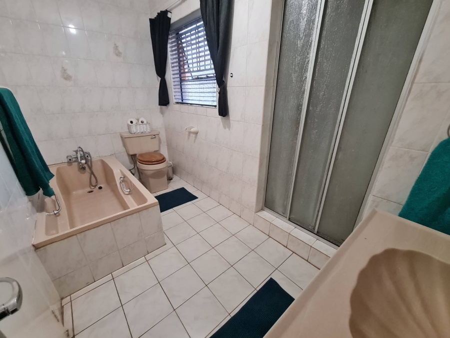 4 Bedroom Property for Sale in Sonneveld Gauteng