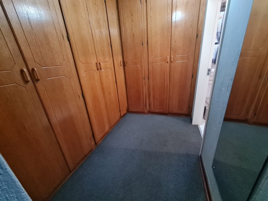 4 Bedroom Property for Sale in Sonneveld Gauteng