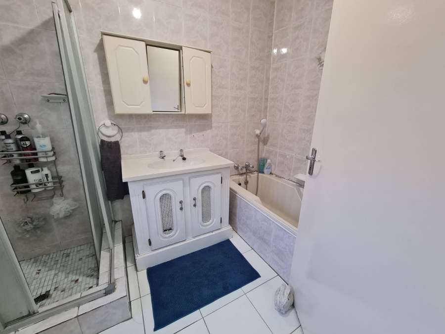 4 Bedroom Property for Sale in Sonneveld Gauteng