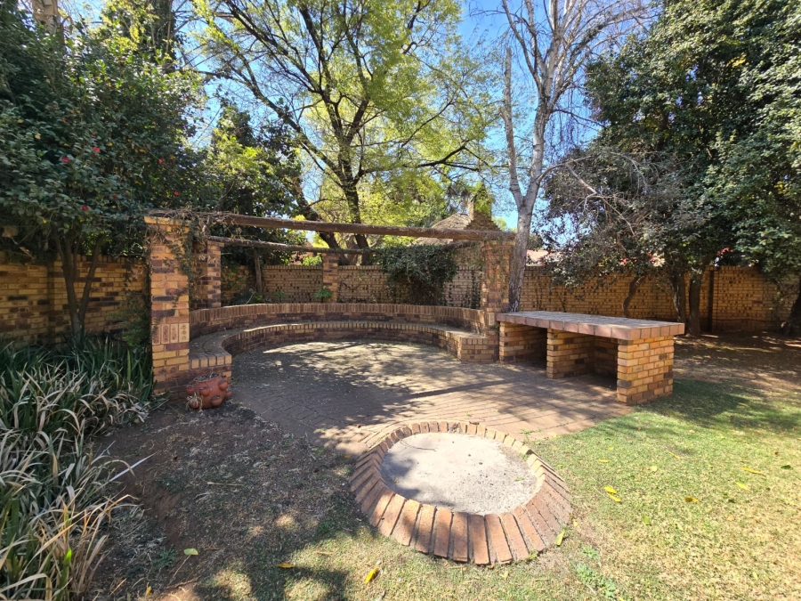 4 Bedroom Property for Sale in Sonneveld Gauteng