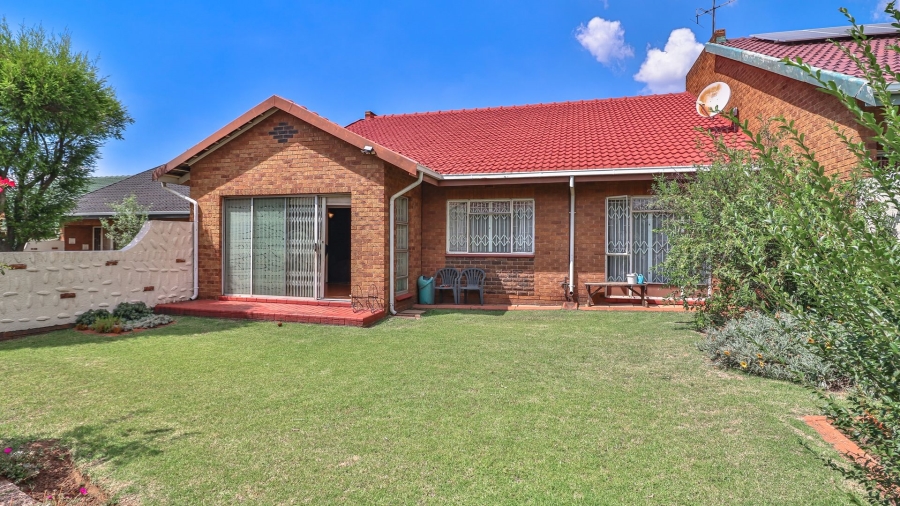 3 Bedroom Property for Sale in Barvallen Gauteng