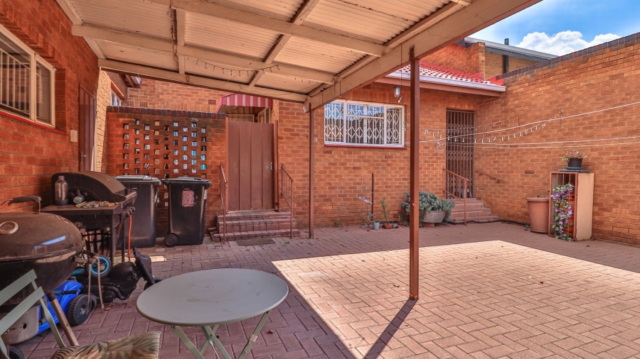 3 Bedroom Property for Sale in Barvallen Gauteng