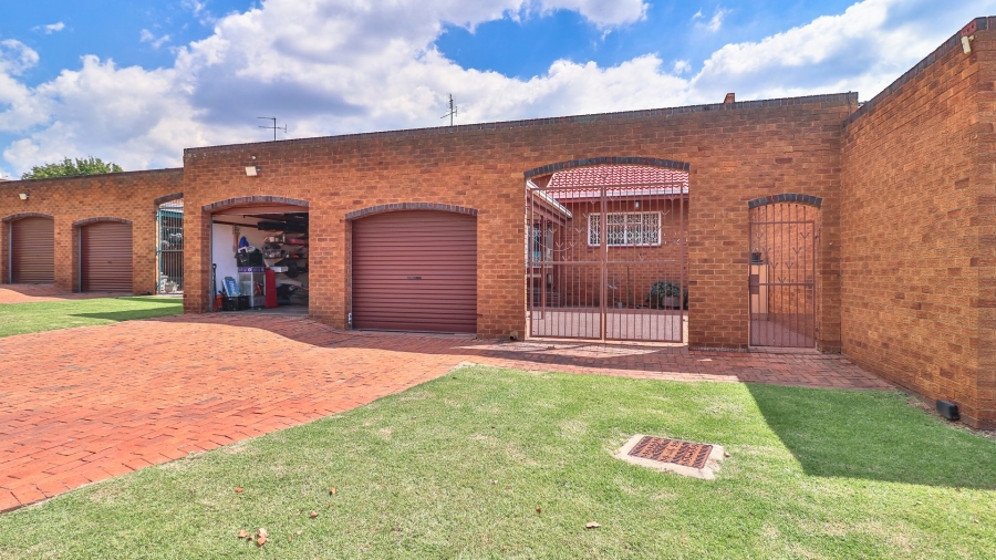 3 Bedroom Property for Sale in Barvallen Gauteng