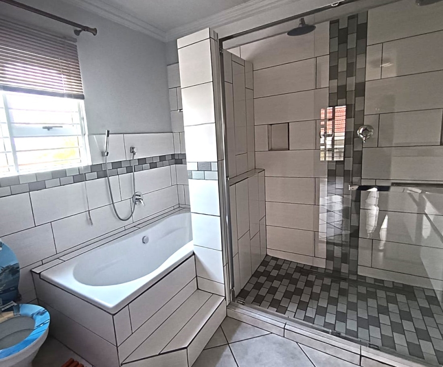 5 Bedroom Property for Sale in Rynfield Gauteng