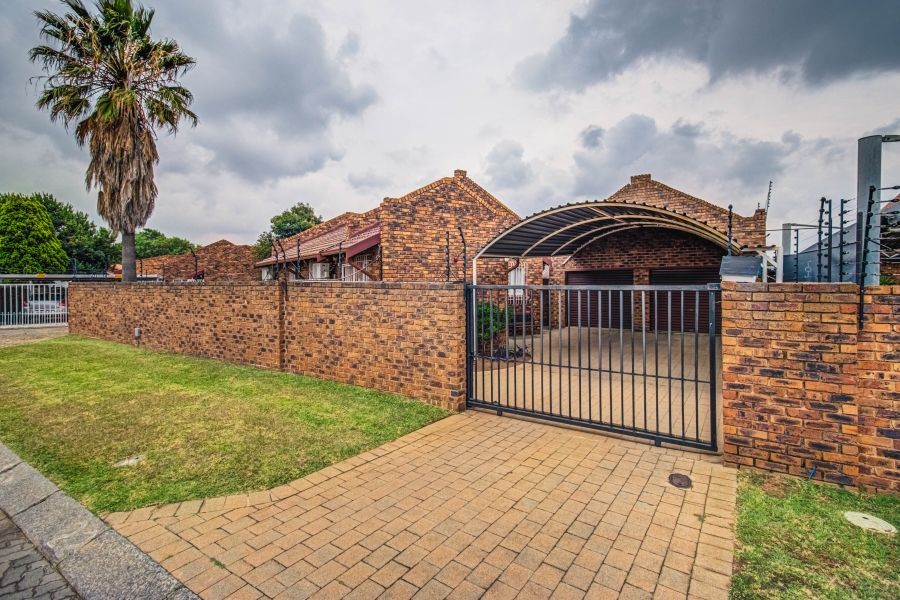 3 Bedroom Property for Sale in Impala Park Gauteng