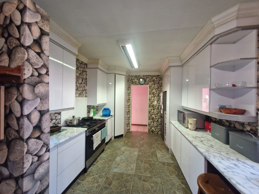 To Let 3 Bedroom Property for Rent in Dalpark Gauteng