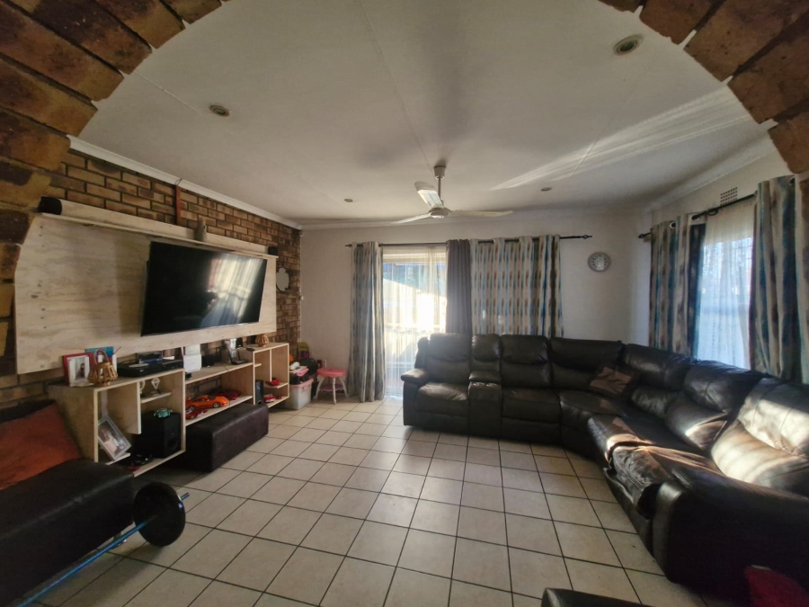 To Let 3 Bedroom Property for Rent in Dalpark Gauteng