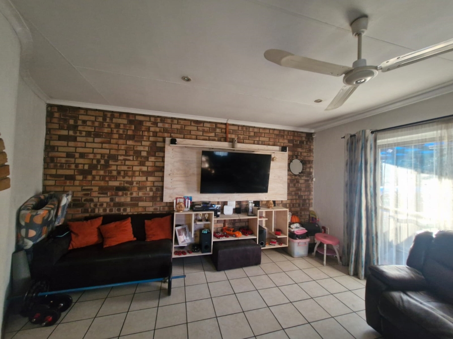 To Let 3 Bedroom Property for Rent in Dalpark Gauteng