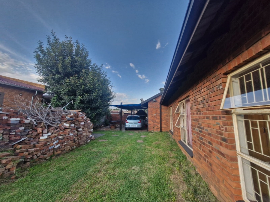 To Let 3 Bedroom Property for Rent in Dalpark Gauteng