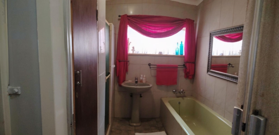 3 Bedroom Property for Sale in Casseldale Gauteng