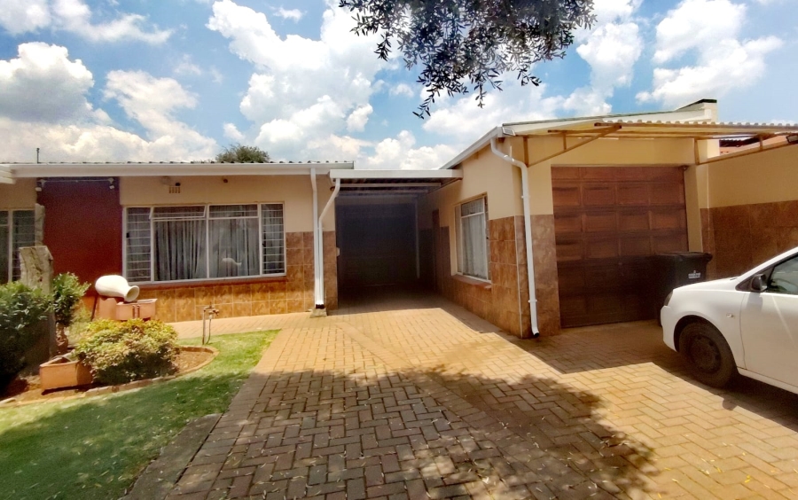 3 Bedroom Property for Sale in Casseldale Gauteng
