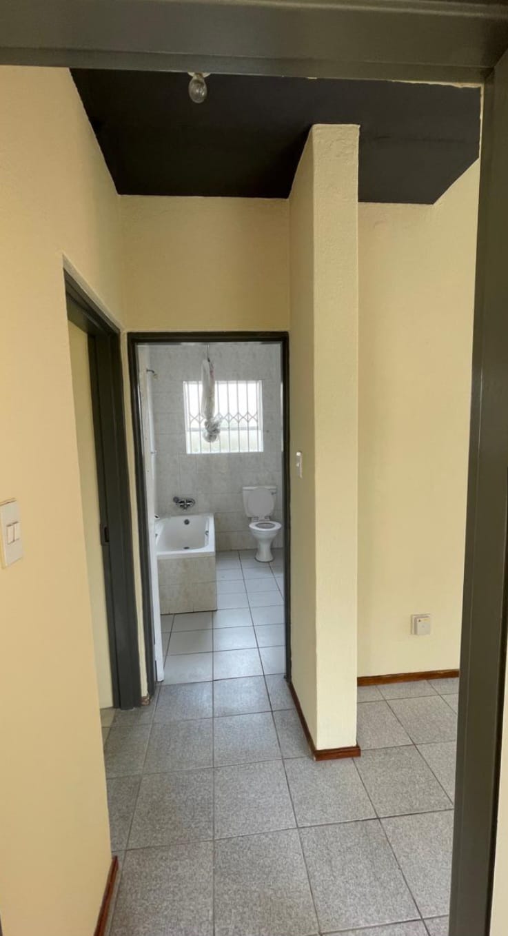 2 Bedroom Property for Sale in Vorna Valley Gauteng