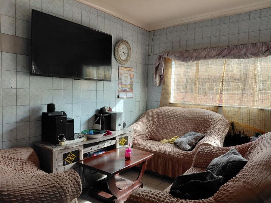 7 Bedroom Property for Sale in Actonville Gauteng