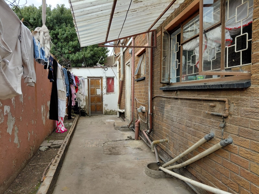 7 Bedroom Property for Sale in Actonville Gauteng