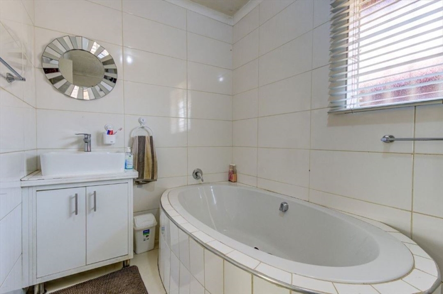 3 Bedroom Property for Sale in Van Riebeeck Park Gauteng