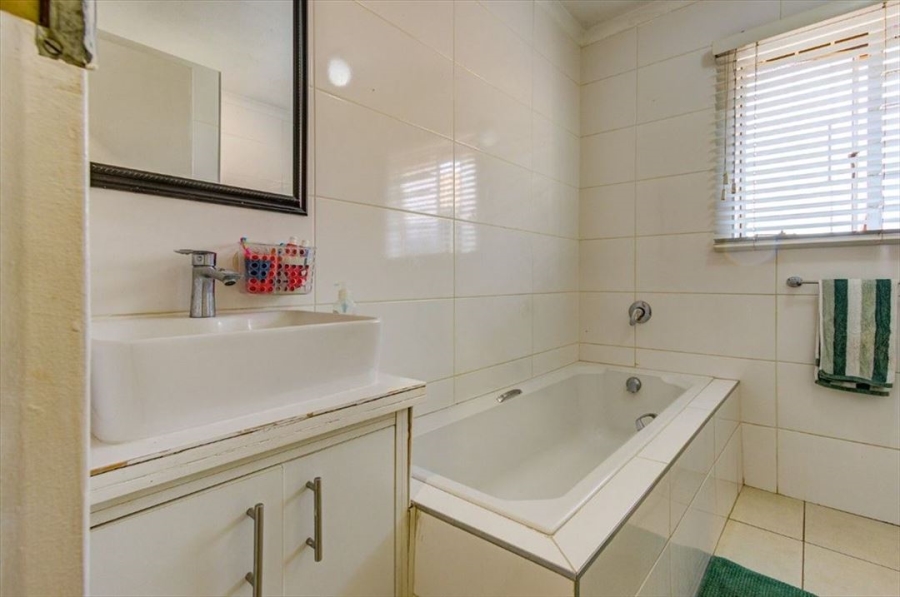 3 Bedroom Property for Sale in Van Riebeeck Park Gauteng