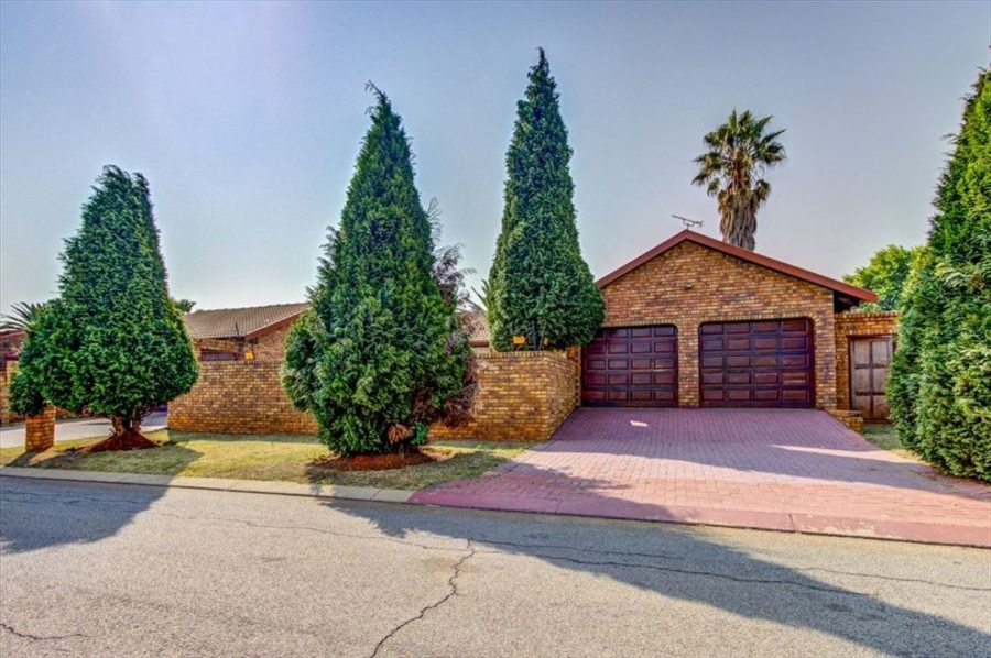 3 Bedroom Property for Sale in Van Riebeeck Park Gauteng