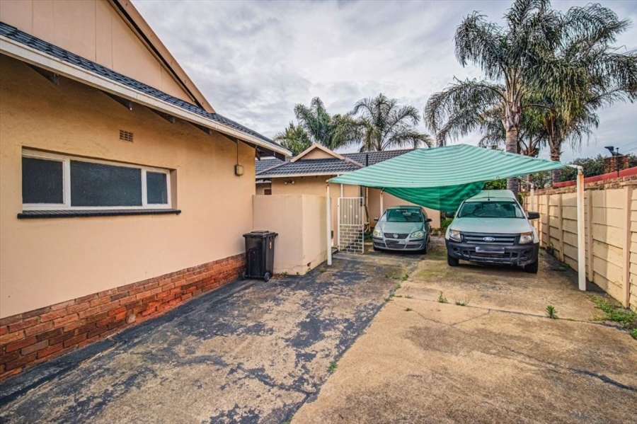 3 Bedroom Property for Sale in Van Riebeeck Park Gauteng