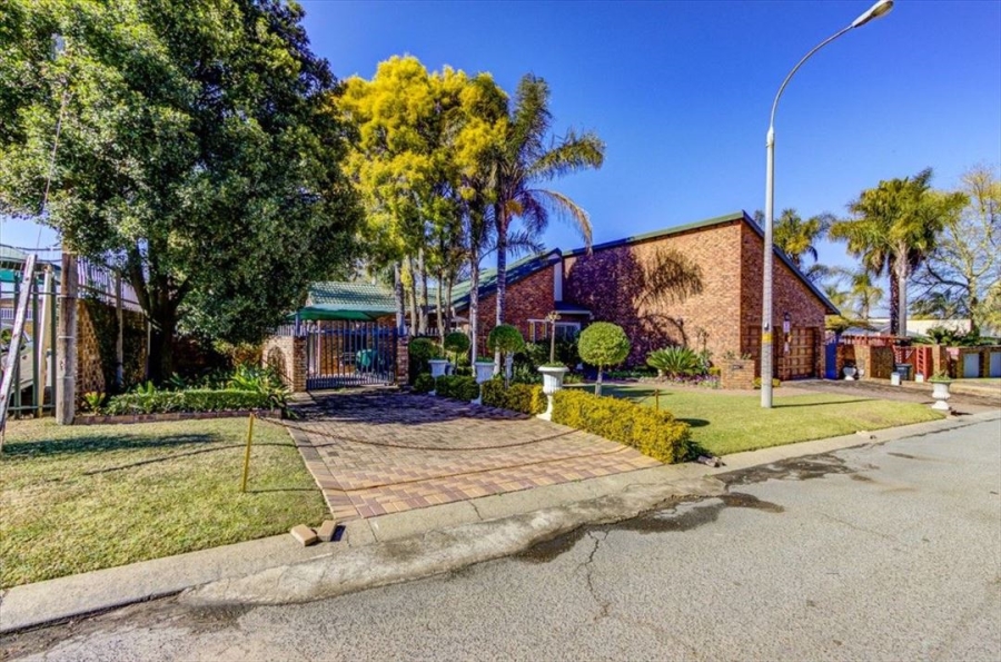 3 Bedroom Property for Sale in Van Riebeeck Park Gauteng