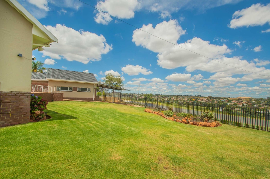 4 Bedroom Property for Sale in Monument Gauteng