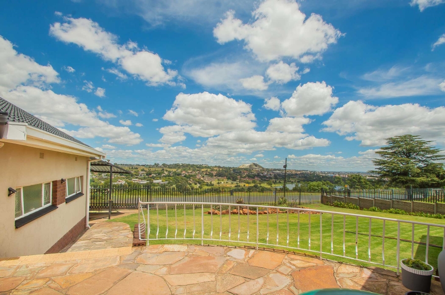 4 Bedroom Property for Sale in Monument Gauteng