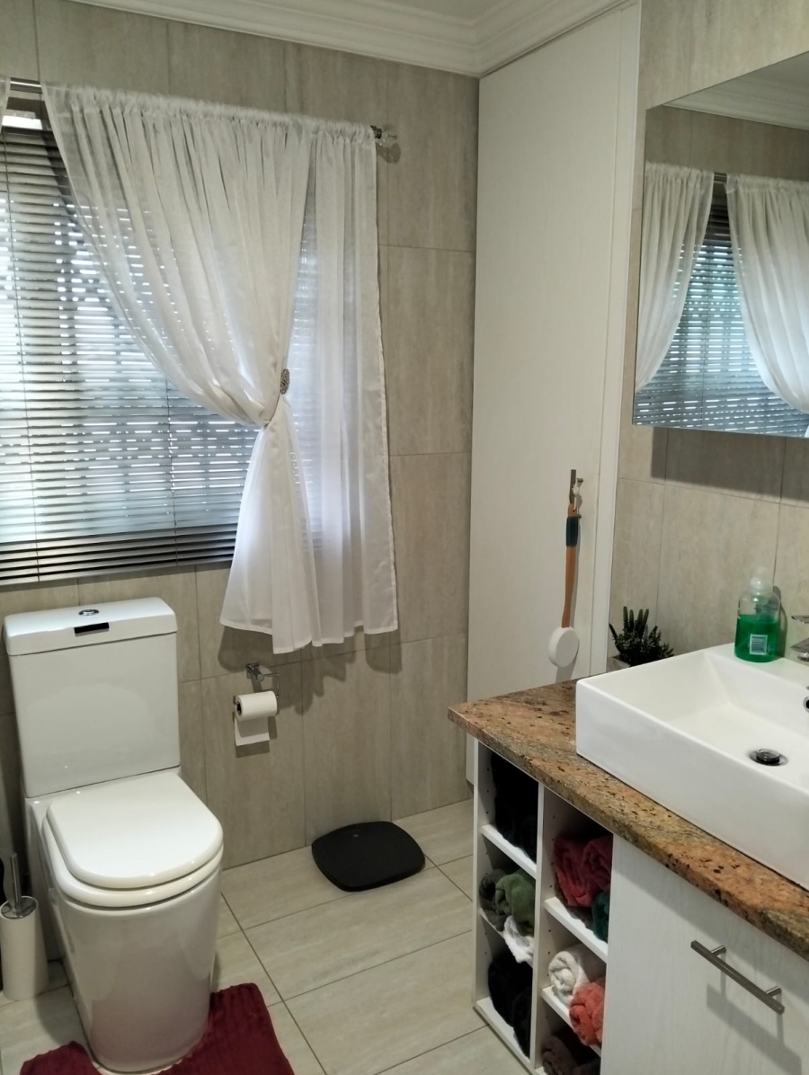 2 Bedroom Property for Sale in Terenure Gauteng