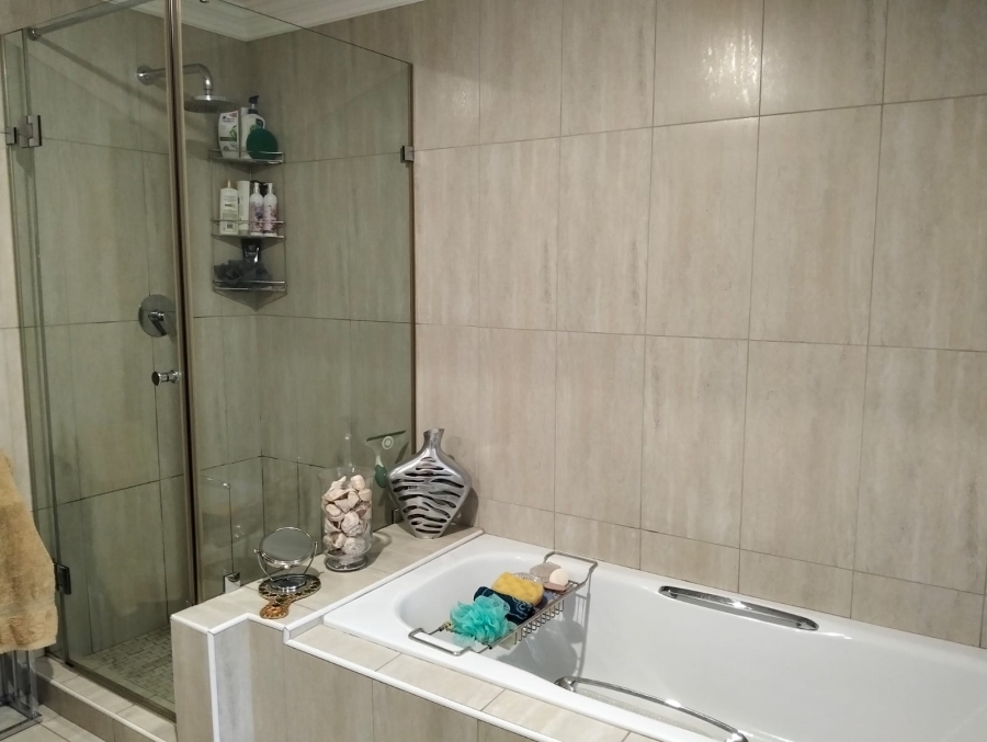 2 Bedroom Property for Sale in Terenure Gauteng