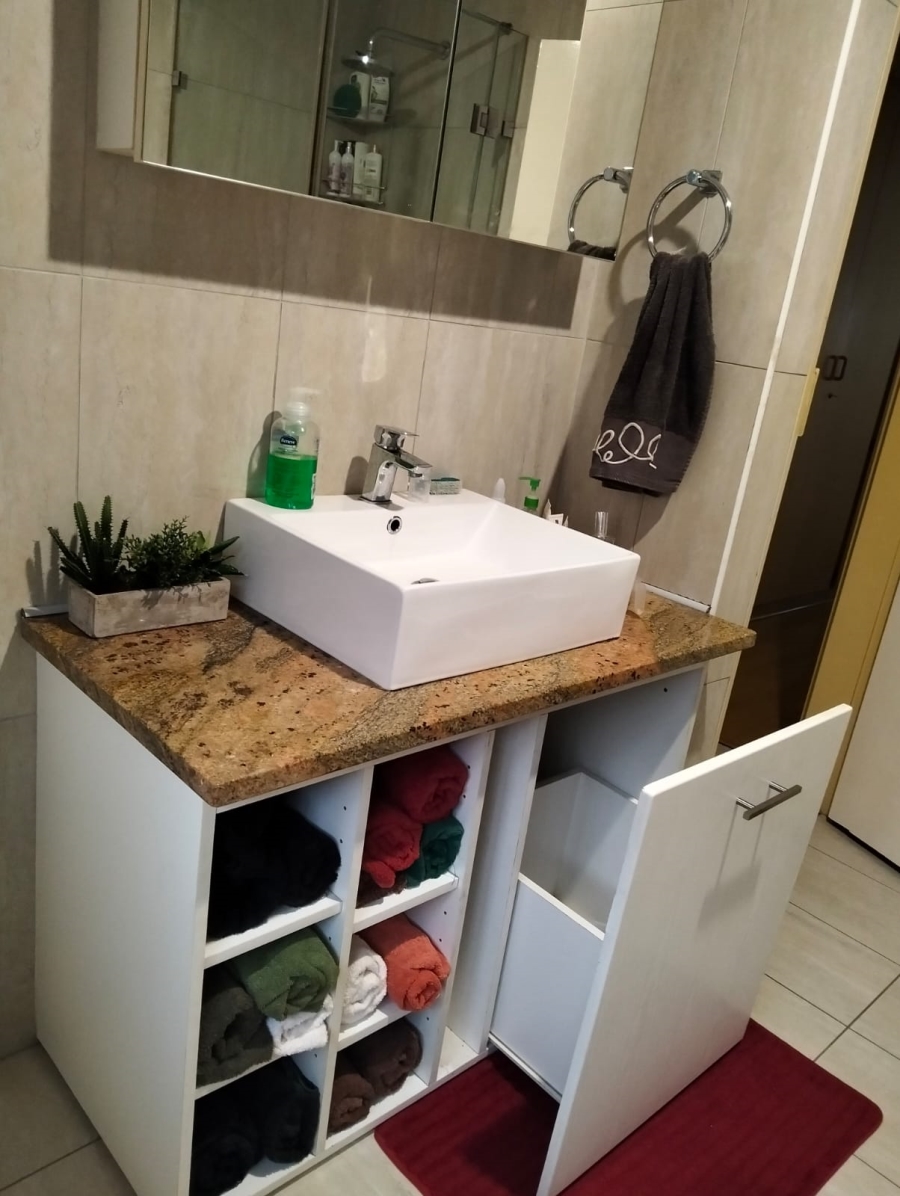 2 Bedroom Property for Sale in Terenure Gauteng