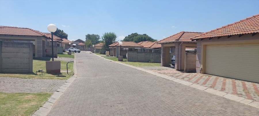 3 Bedroom Property for Sale in Birchleigh North Gauteng