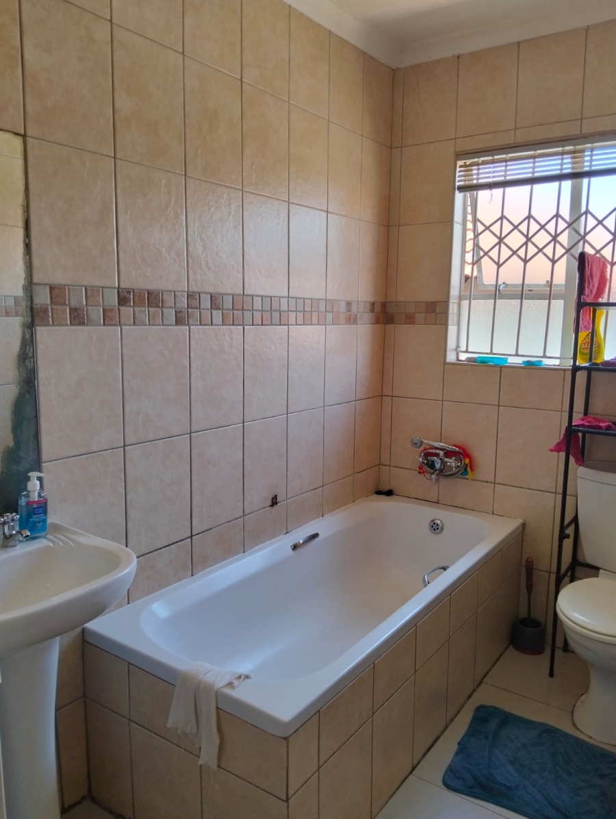 3 Bedroom Property for Sale in Birchleigh North Gauteng