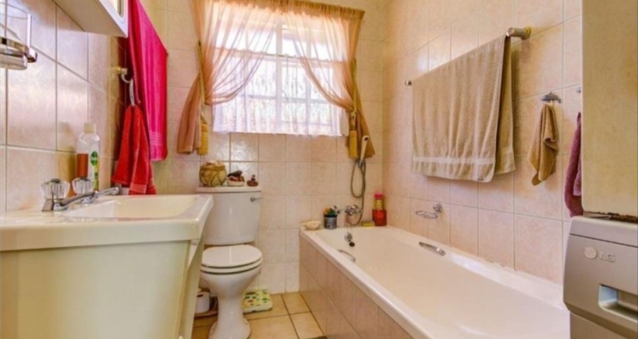 3 Bedroom Property for Sale in Glen Marais Gauteng