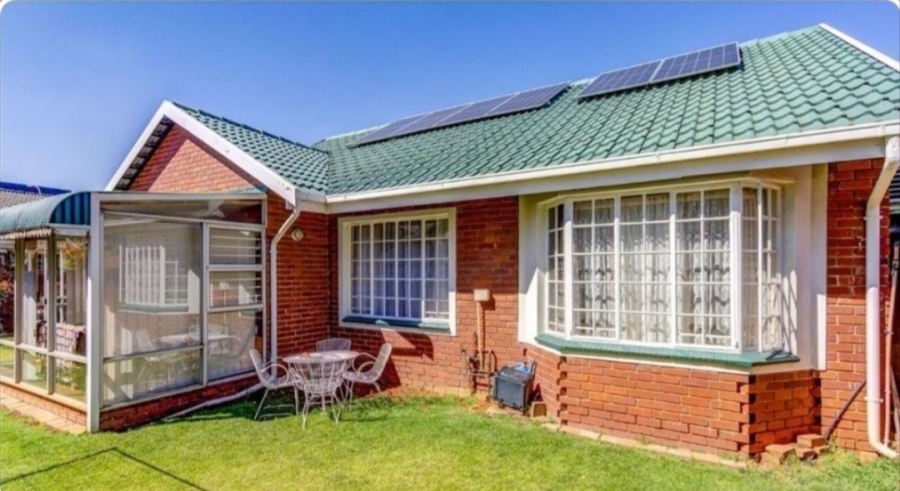 3 Bedroom Property for Sale in Glen Marais Gauteng