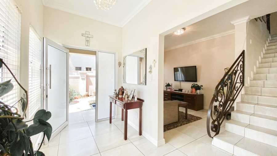 4 Bedroom Property for Sale in Greenstone Hill Gauteng