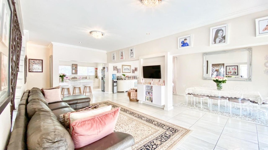 4 Bedroom Property for Sale in Greenstone Hill Gauteng