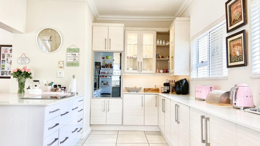 4 Bedroom Property for Sale in Greenstone Hill Gauteng