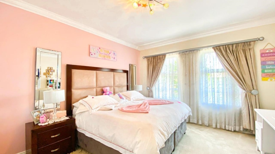 4 Bedroom Property for Sale in Greenstone Hill Gauteng