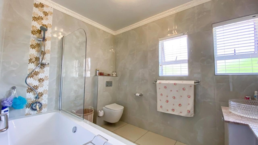 4 Bedroom Property for Sale in Greenstone Hill Gauteng