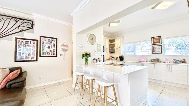 4 Bedroom Property for Sale in Greenstone Hill Gauteng